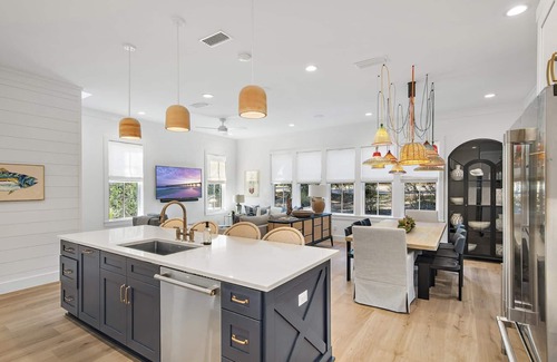 Lakeside at Blue Mountain Beach House | Book Now for Fall Stays! Le Tiki - Screened in Porch! Community Pool! Game Room!