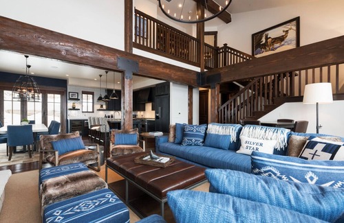 North Park City Cottage | Book Now for Winter! Chic cottage, Silver Star #40, with funicular to slopes and private hot tub