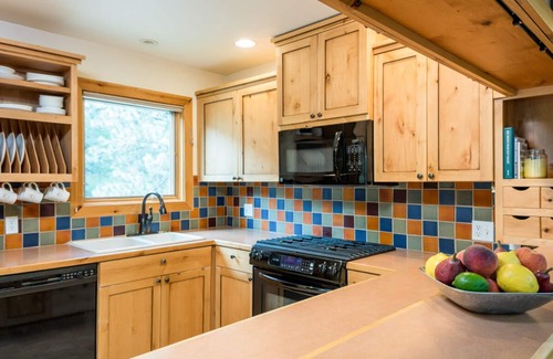Warm Springs House | Book Now for Winter! Luxurious Townhome Steps from Warm Springs with Private Hot Tub, and Firepit