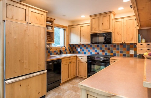 Warm Springs House | Book Now for Winter! Luxurious Townhome Steps from Warm Springs with Private Hot Tub, and Firepit