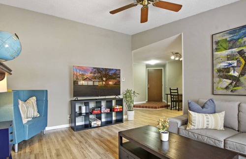Des Plaines House | Book Now! Peaceful 2bed/2bath home