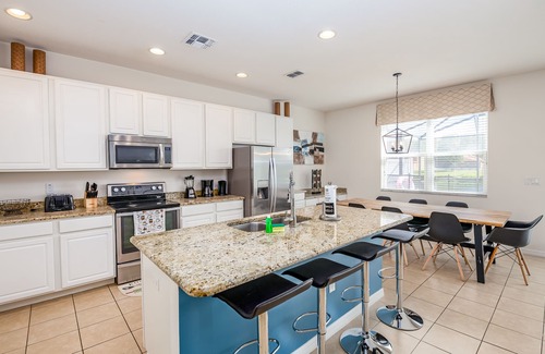 Seasons House | Book September & Save | 4BR Bella Vida Pool Home for Families