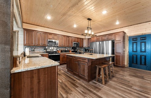 Kimberling City Cabin | Book Your Dream Vacation at Lazy River Retreat!