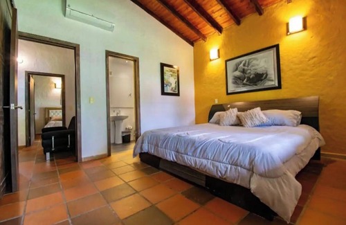 Giron Hotel | Book your waterfront break at Topowa Club House