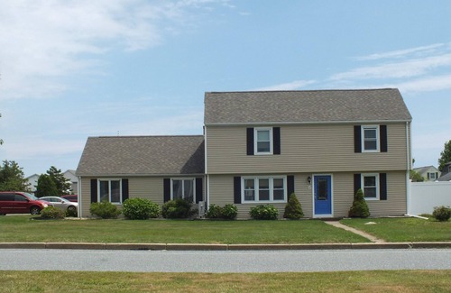 Eastward Look House | Booking 2026 Spacious 5-bdrm house Private Backyard, Free Beach Parking