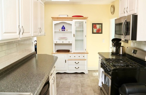 Ocean Grove House | Booking for 2025 PRIVATE PARKING, 1.5 blocks to beach, pet friendly,cental air