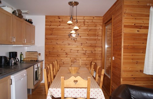 La Roche Apartment | BOOKINGS READY.Beautiful spacious apartment, 8 beds, Great location and views