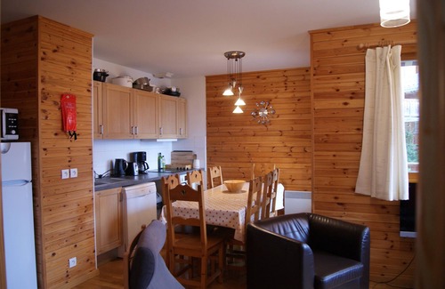 La Roche Apartment | BOOKINGS READY.Beautiful spacious apartment, 8 beds, Great location and views