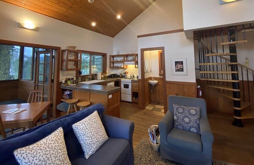 Ashland Cabin | BookStayHop - #1E Boccard Point ~ Green Springs Cabins ~ Jacuzzi Tub~ Kitchen