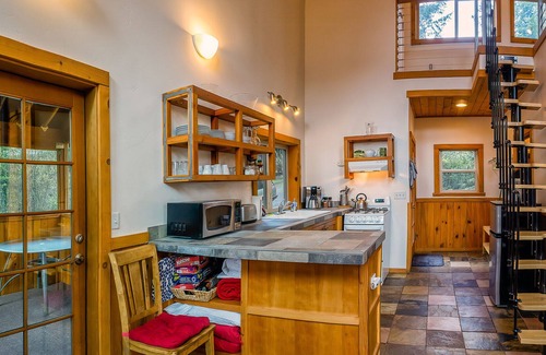 Ashland Cabin | BookStayHop - #2C Mayfield Gardens ~ Green Springs Cabins ~ Jacuzzi Tub ~Views ~