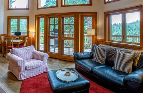 Ashland Cabin | BookStayHop - #2E Agate Flats ~ Green Springs Cabins ~ Jacuzzi Tub~ Kitchen ~ Do