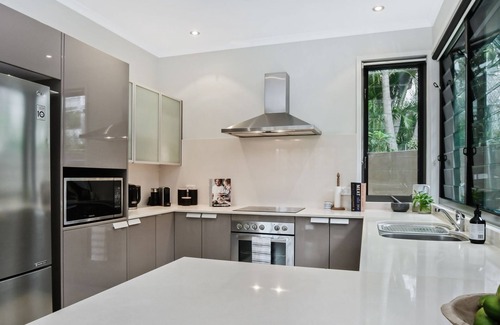 Boomerang Beach House | Boom 2 is only a short stroll from surfing, swimming and the golden sands of Boomerang Beach.