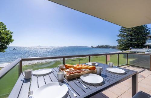 Soldiers Point Apartment | Boondelbah 4, 29 Soldiers Point Rd - waterfront bliss