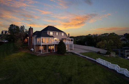 Piney Flats House | Boone Lake Haven with kayaks