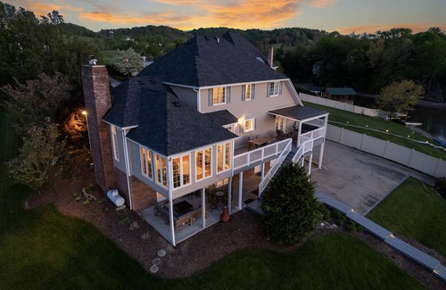 Piney Flats House | Boone Lake Haven with kayaks