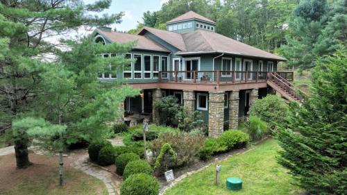 Boone House | Boone Mountain Getaway- Hot Tub Firepit