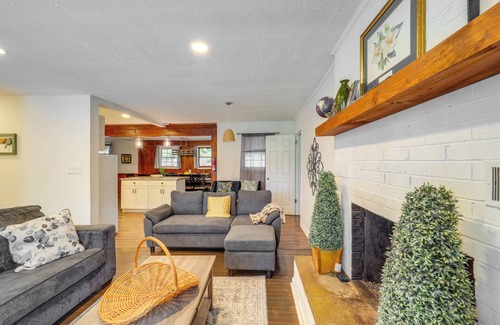 Boone Cottage | Boone Vacation Rental w/Private Hot Tub & Deck