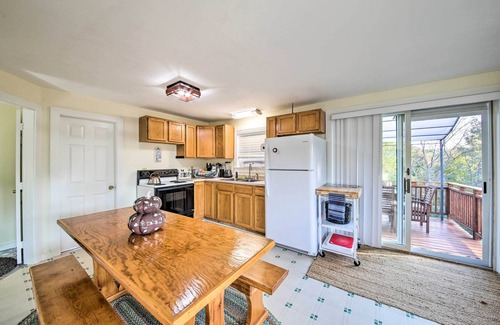 Boothbay Harbor Apartment | Boothbay Apt w/Furnished Deck ~ 1 Mi to Bay