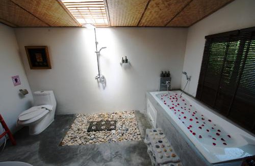 Chalong Hotel | Bora Bora Villa Phuket