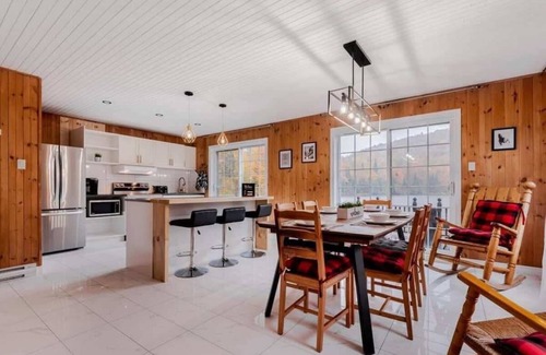 Mauricie House | Bord de l'eau, Spa, billard.
