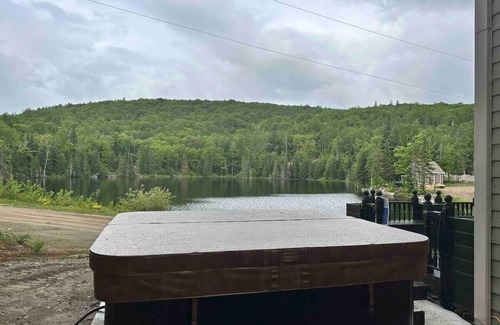 Mauricie House | Bord de l'eau, Spa, billard.
