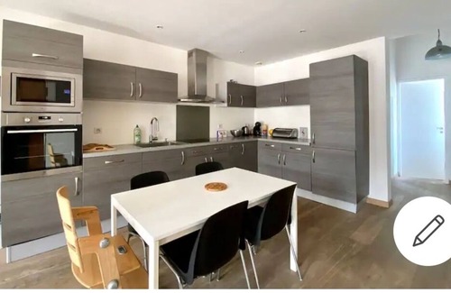 Bastide Apartment | Bordeaux apartment near tram and center