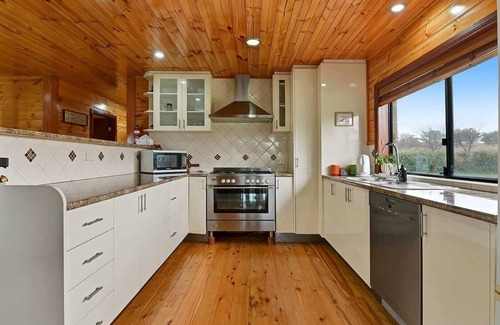 Lidster House | Boree Lane - Farm stay near Wineries, Woodfire