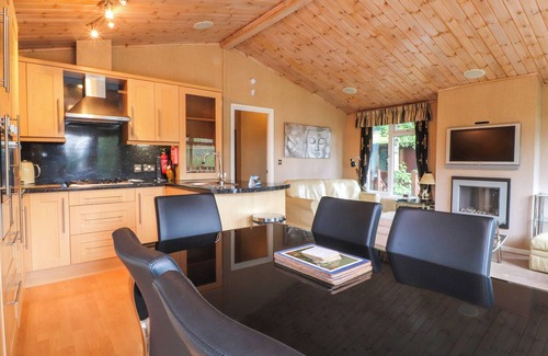 Yealand Conyers Cottage | BORWICK HEIGHTS 6, pet friendly in South Lakeland Leisure Village