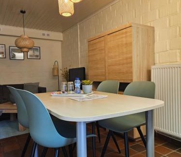 Houthalen Apartment | Bos-Chalet bij Wijers Wandelroutes, Rust & Gezinsplezier Fijnspar 6 Hengelhoef
