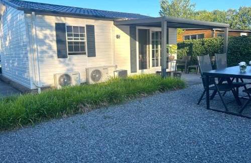 Oisterwijk Ski Chalet | Boscottage met ruime tuin en airco!