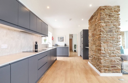 Porthleven House | BOSCREGAN, family friendly, country holiday cottage in Porthleven