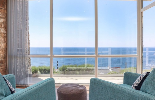 Porthleven House | BOSCREGAN, family friendly, country holiday cottage in Porthleven
