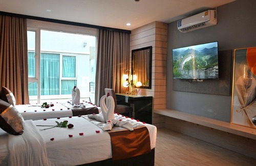 Ploenchit Hotel | Boss Suites Nana Hotel