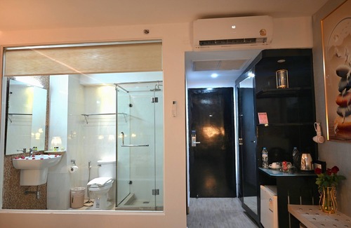 Ploenchit Hotel | Boss Suites Nana Hotel