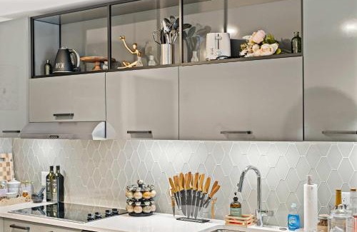 Shawmut Apartment | Boston Family Retreat Suite w Pool Gym & Paid Parking