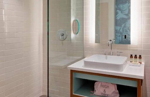 West Fens Hotel | Boston Getaway! Balcony! Onsite Pool, Garden, Parking