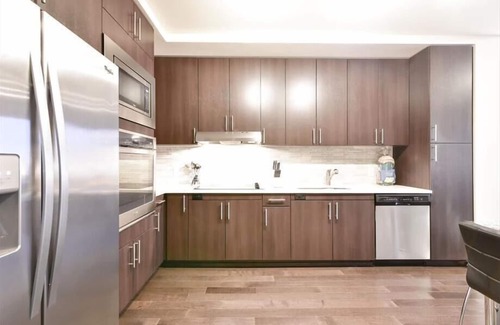 Seaport District Apartment | Boston Harbor 1 BR | Desk+Wi-Fi | Kitchen