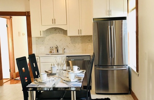 Dorchester House | Boston Luxury Suits Cottage for up to 24 guests!