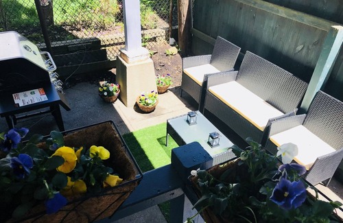 Dorchester House | Boston Luxury Suits Cottage for up to 24 guests!