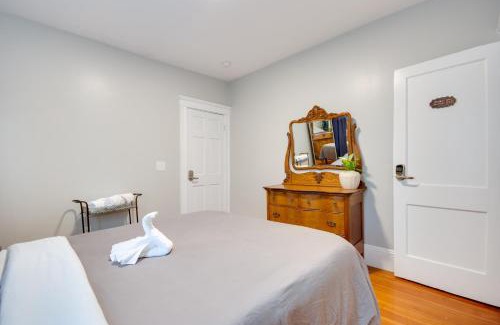Jones Hill Apartment | Boston Three Bedroom Apartment
