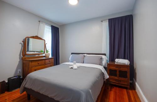 Jones Hill Apartment | Boston Three Bedroom Apartment