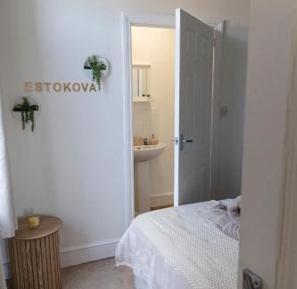 Swindon Apartment | Botanica convenient centre Stay free parking
