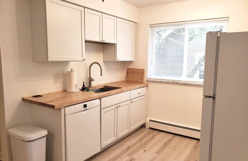 Westwood Apartment | 🌿 Botanical Beautiful 🌿 Pet Friendly; For Long Term Stays