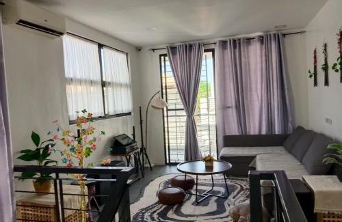 Moonwalk Villa | Botanical Gardens & a Long Lap Pool for Swimming