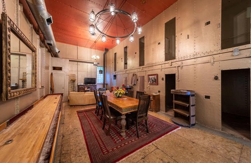 Elkader House | Botanical Suite at Elkader Jailhouse Inn