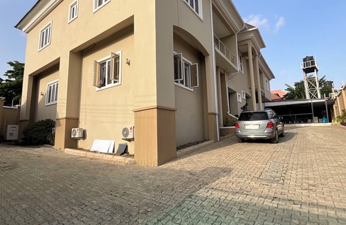 Gwarinpa Estate Apartment | Botis Hotel