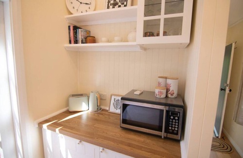 Leura Cabin | Bottlebrush Cabin, cosy private cabin in the trees