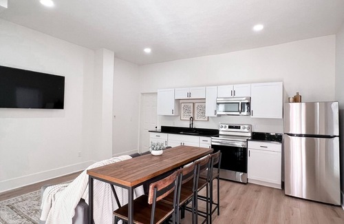 Windsor Park Apartment | Bottleworks BnB