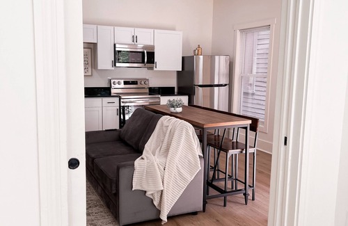 Windsor Park Apartment | Bottleworks BnB