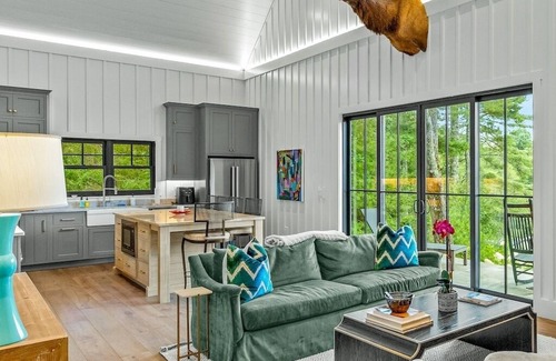 Cashiers Cottage | "Bougie Barn" on 21 Acres Near GlenCove & Mountaintop Golf & Lake Club- Sleeps 8